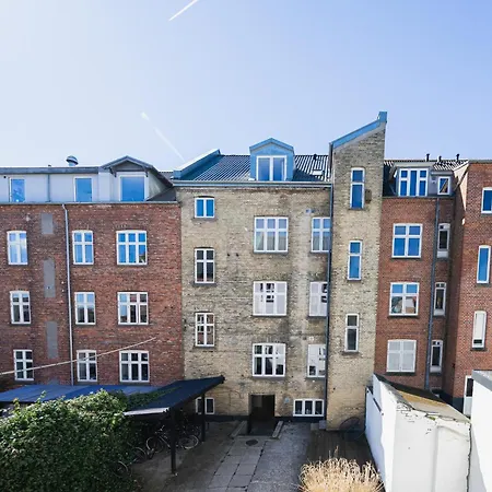 1-bed In Quiet Residential Area Apartment *